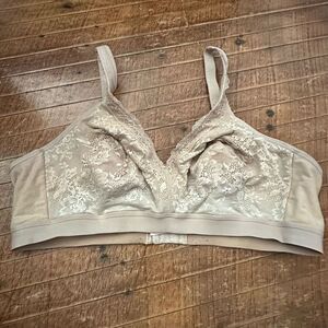 Cacique nude wireless full figure 44C lacy bra